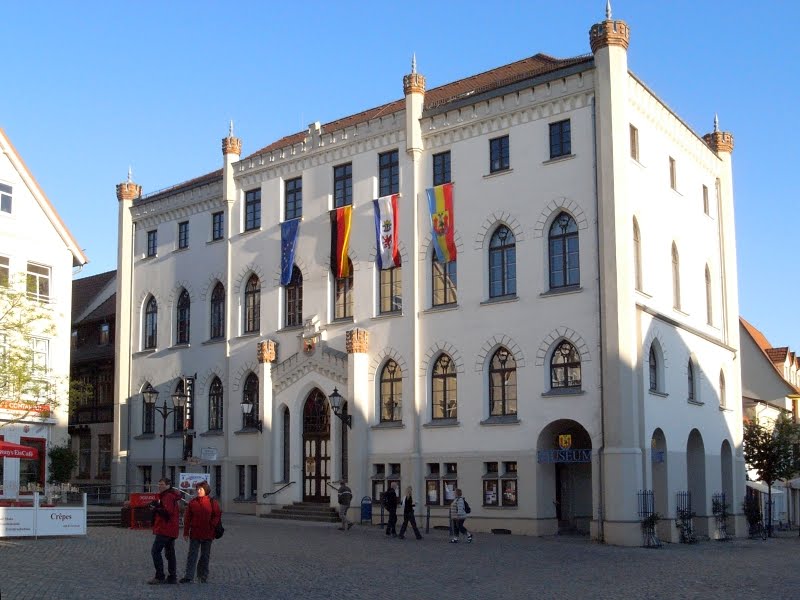 Datei:Fotopa Waren k Rathaus .jpg