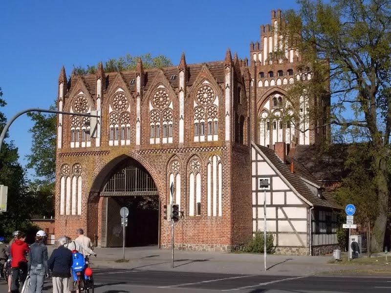 Datei:Fotopa Neubrandenburg k Treptower Tor, landseitig.jpg