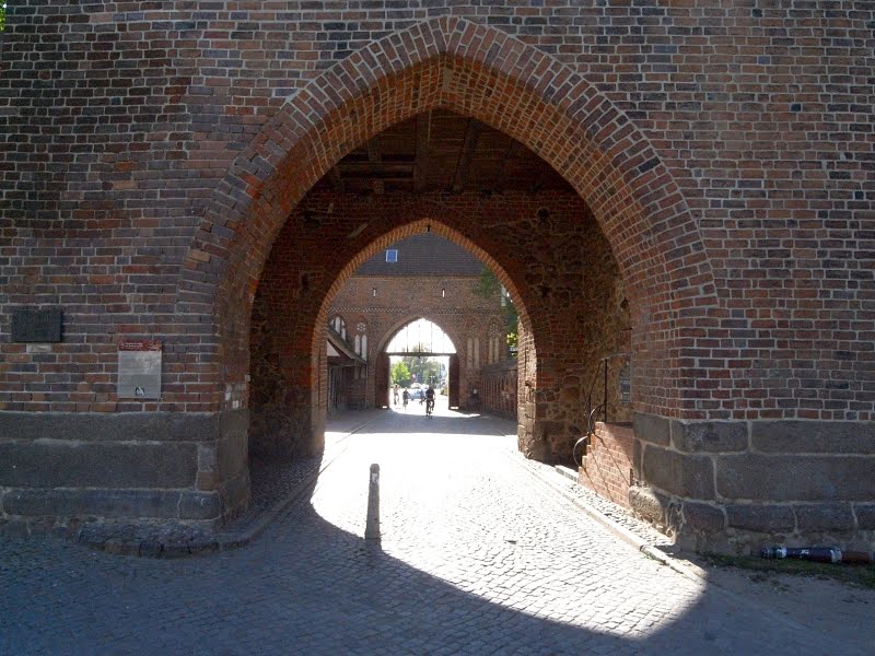 Datei:Fotopa Neubrandenburg k Treptower Tor.jpg