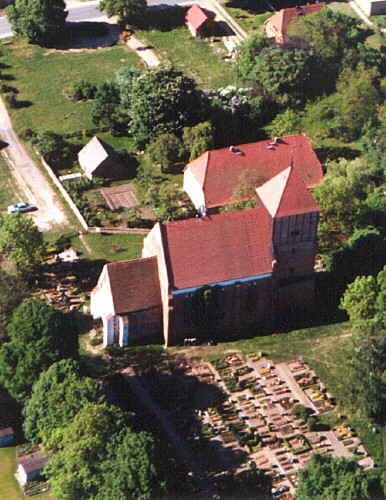 Mestlin Kirche Luftbild.jpg