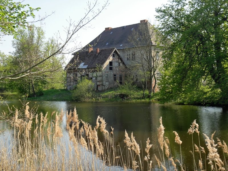 Datei:Fotopa Gnemern Wasserschloss k.jpg