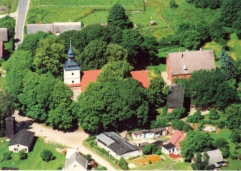 Datei:2004 Benz Kirche.jpg