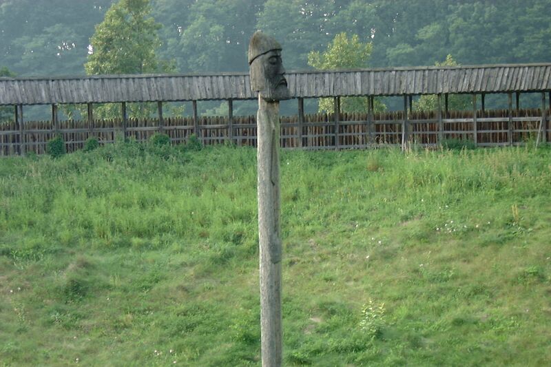 Datei:Groß Raden-Archäologisches Freilichtmuseum 24 (2002).jpg