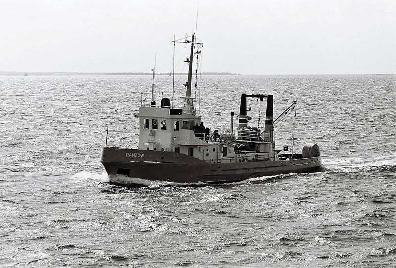 Datei:Seezeichenkontrollboot SK 64 RANZOW 1983 Archiv WSA Stralsund.JPG