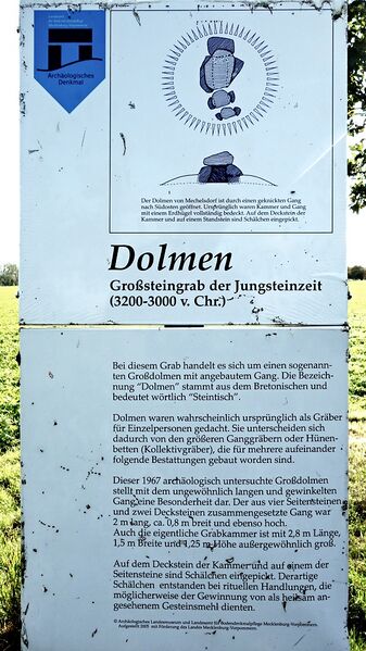 Datei:Hünengräber Neu Garz 2 5.jpg