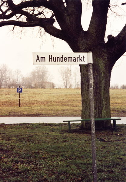 Datei:2004 Hundemarkt.jpg