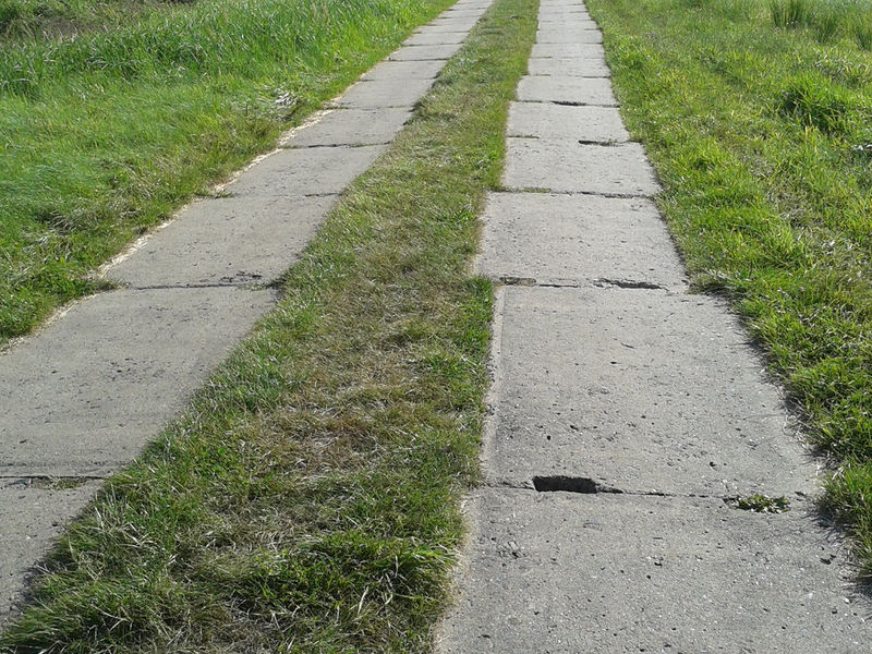 Datei:Plattenweg im Havelland 2015.jpg