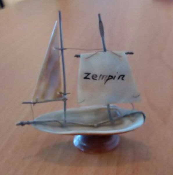Datei:Zempin Muschel Schiff.jpg