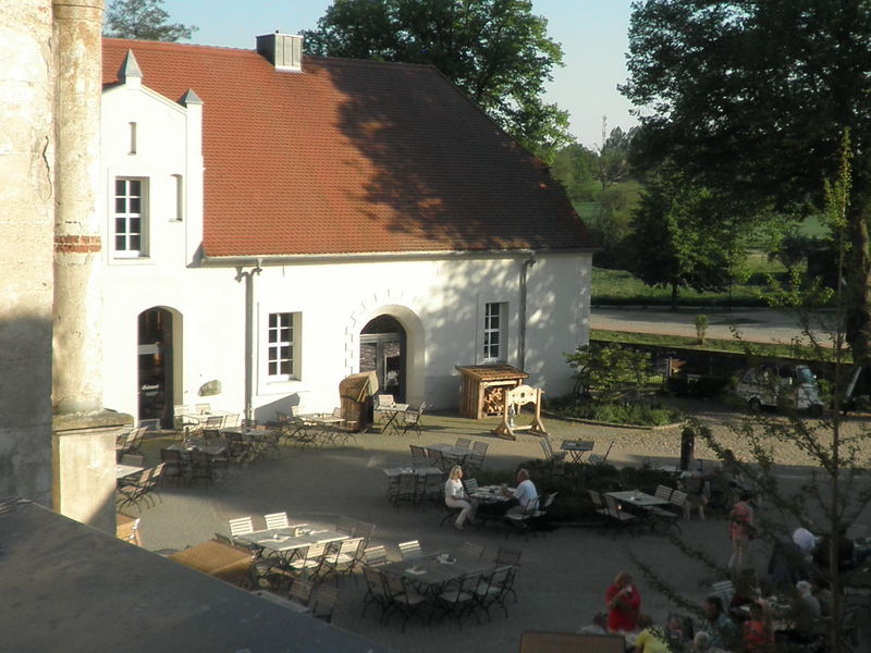 Datei:003 Mel Schlosshof.jpg