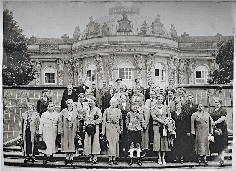 Datei:Goldenbow Ausflug Sanssouci.jpg