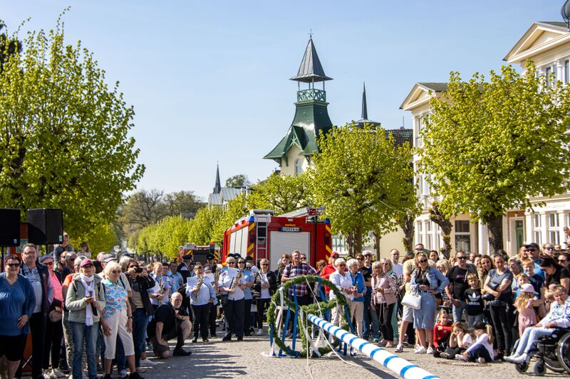 Datei:Zinnowitz-Maibaum 2025-1.jpg
