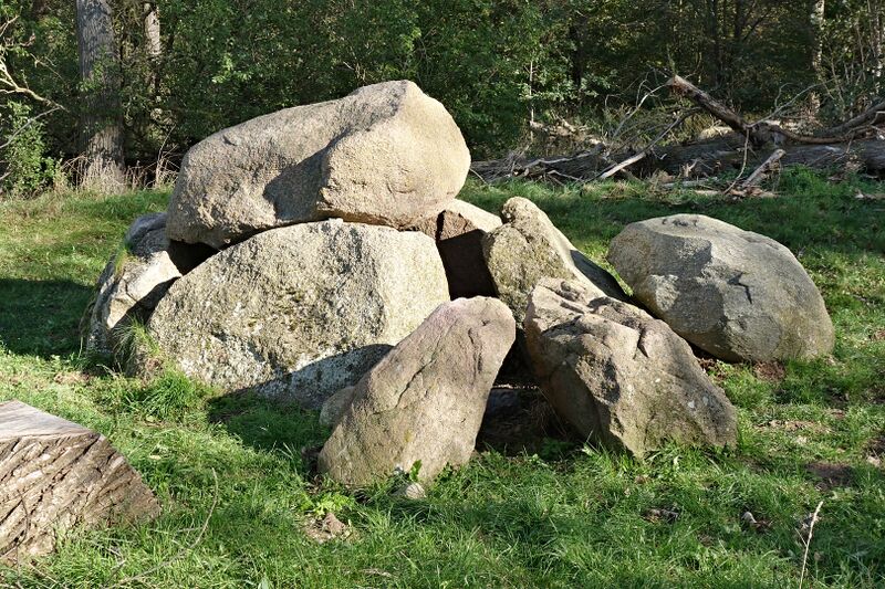 Datei:Hünengräber Mechelsdorf 3 2.jpg