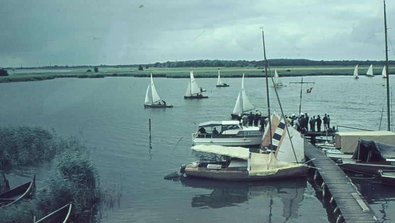 Datei:Regatta 3.jpg