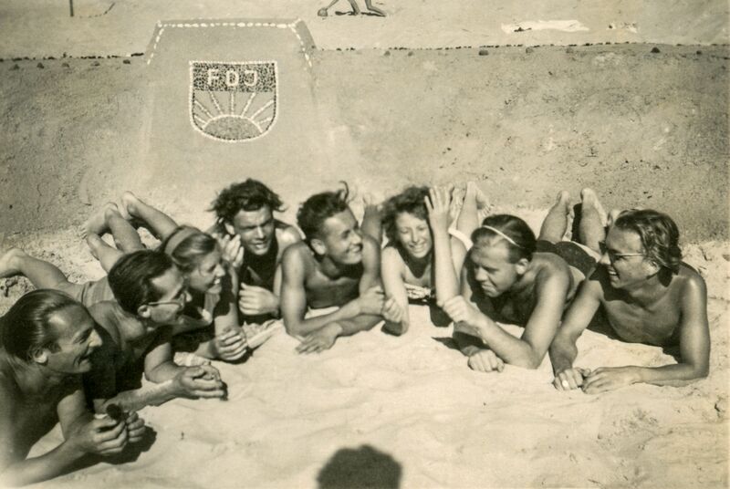 Datei:Zinnowitz-Strandburgenbauer (3).jpg