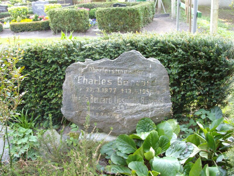 Datei:Rövershagen Grabstelle Charles Bencard 2014.jpg