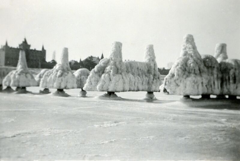 Datei:Zinnowitz-Winter 1954-von Olaf Carnin-3.jpg