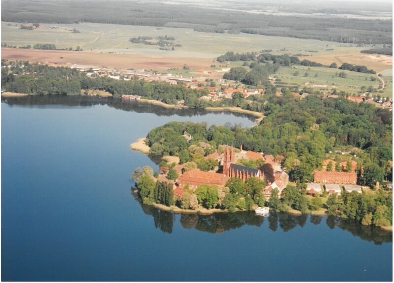 Datei:Dobbertin-Luftbild 140 (2000).jpg