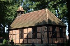 Alt Damerow - Kirche 4993 (2002).jpg