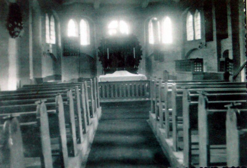 Datei:Kirche Gülze Inneres nach Osten.jpg