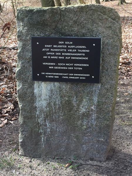 Datei:2010 Gedenstein der Swinemünder.jpg