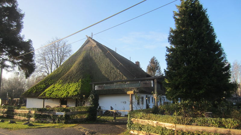 Datei:Forstfuhrmannshof, früherer Kossatenhof, am Moorgraben.JPG