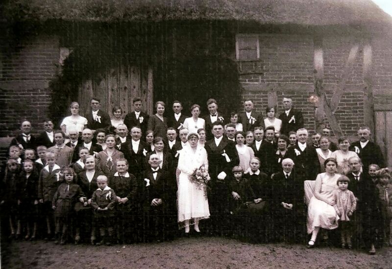 Datei:Besitz.Bauernhochzeit 1930.jpg