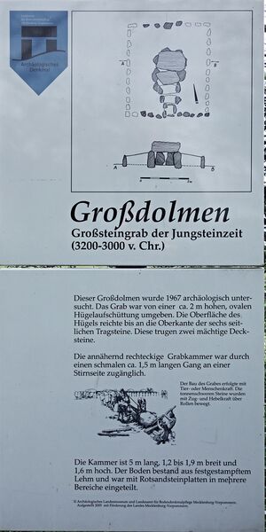 Datei:Hünengräber Garzer Hof Großdolmen 3.jpg