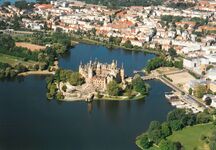 Schwerin-Luftbild 1070 (2000).jpg