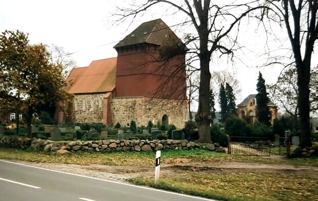 Zahrensdorf.Kirche.jpg