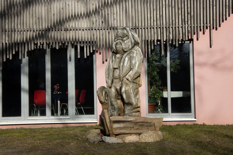 Datei:Zinnowitz-Skulptur Bordel 2024.jpg