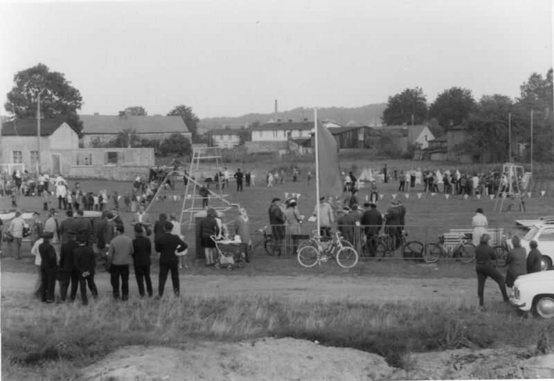 Datei:Zinnowitz-DDR Spielplatz 1974.jpg