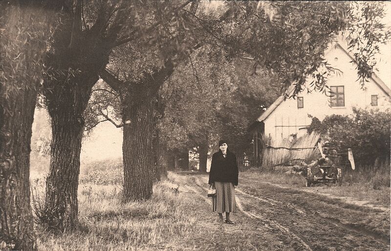Datei:Landfrau 1933 Zempin.jpg