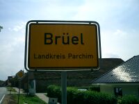 Brüel-Ortsschild 131 (2004).jpg