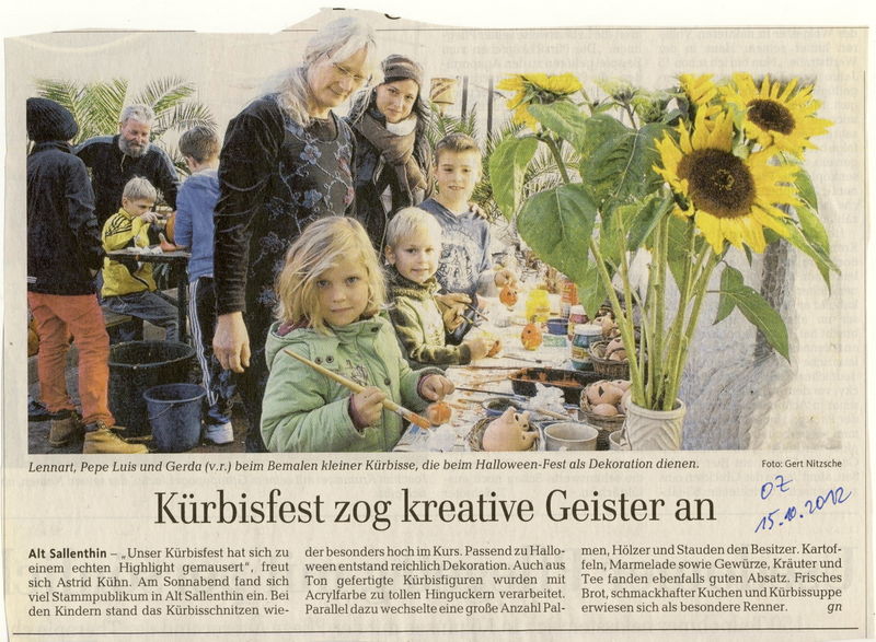 Datei:2012 Kürbis Kinder.jpg