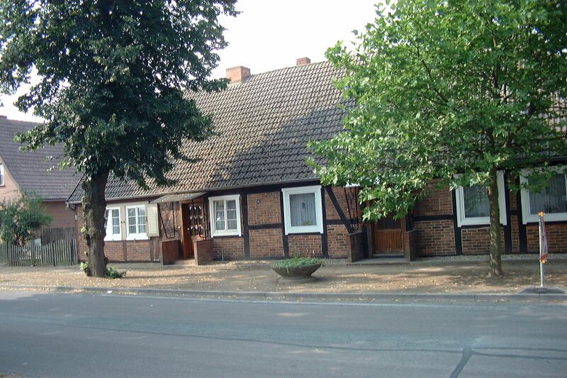 Datei:Dobbertin-Dorf 404 (2002).jpg