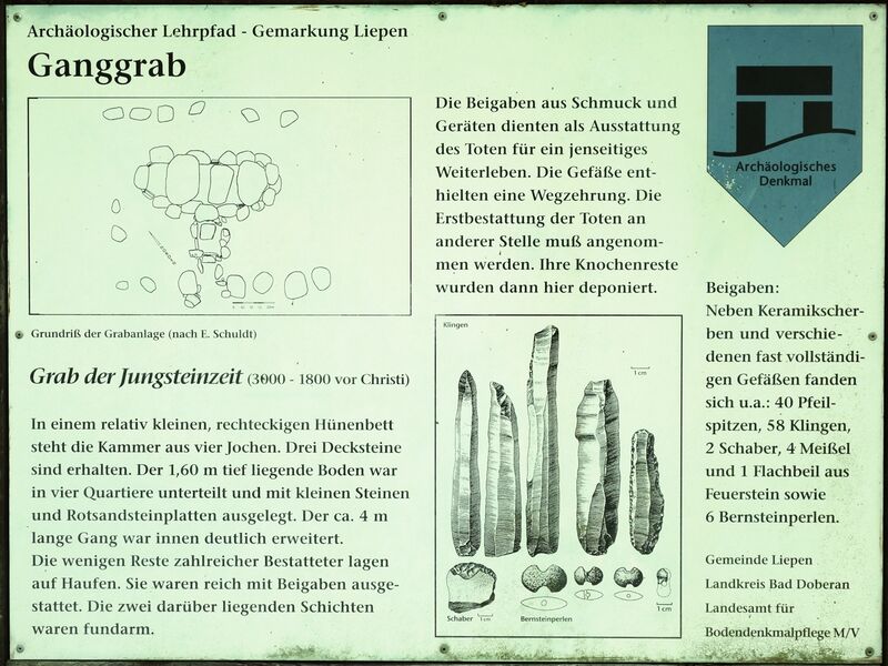 Datei:Hünengräber Liepen 7,8 11.jpg