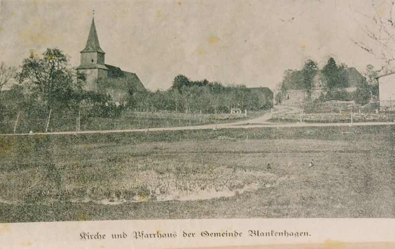 Datei:Blankenhagen Kirche und Pfarrhaus 1933.jpg