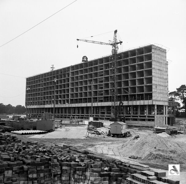 Datei:Zinnowitz Roter Oktober Rohbau 1975.jpg