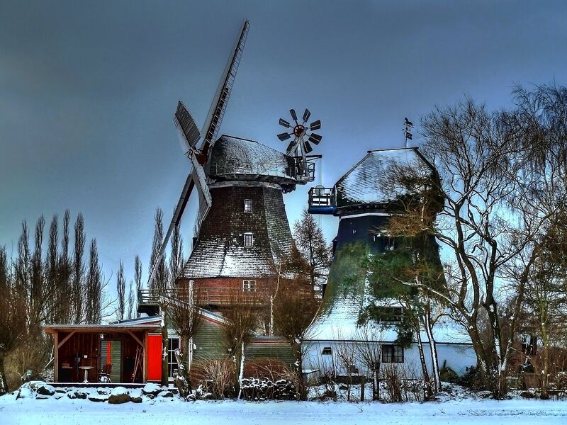 Datei:Zwillingsmühlen in Lichtenhagen(1).jpg