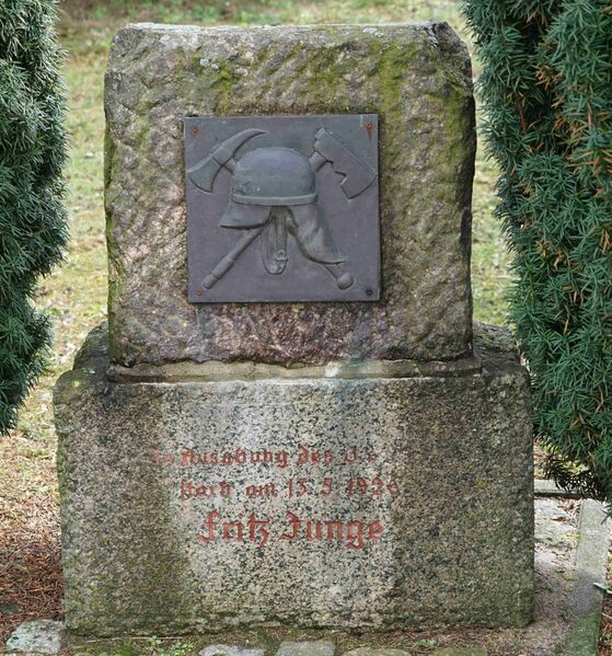 Datei:Lübz-Denkmal Fritz-Junge ohne WWI-Opfer.jpg