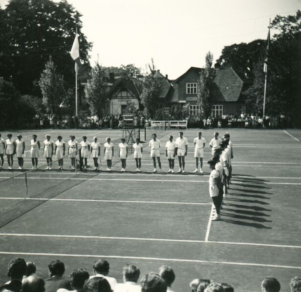 Datei:Zinnowitz-Tennis 1955-von Olaf Carnin-6.jpg
