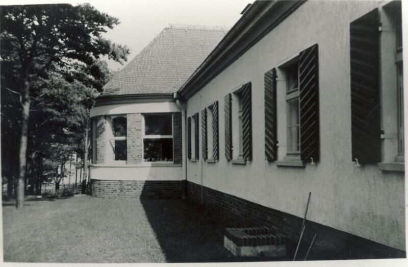 Datei:FLAK Schule Haus.jpg