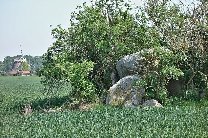 Datei:Hünengräber Grebbin 2.jpg
