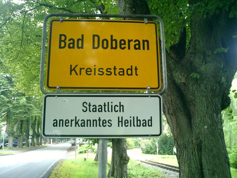 Datei:Doberan (Bad)-Ortsschild 0101 (2004).jpg