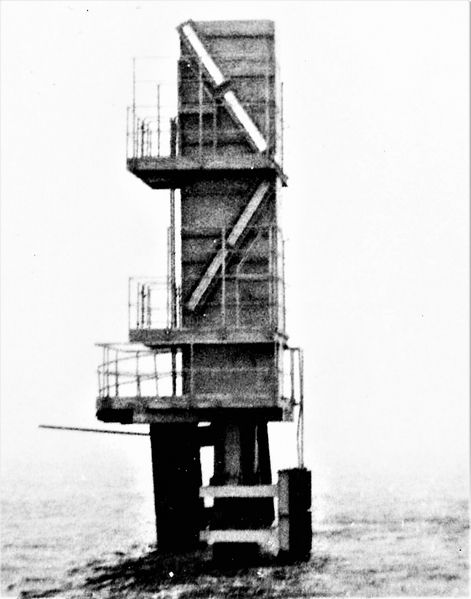 Datei:Seekanal Rostock Torfeuer mit Flächenleuchte 1978 Archiv WSA Stralsund.JPG