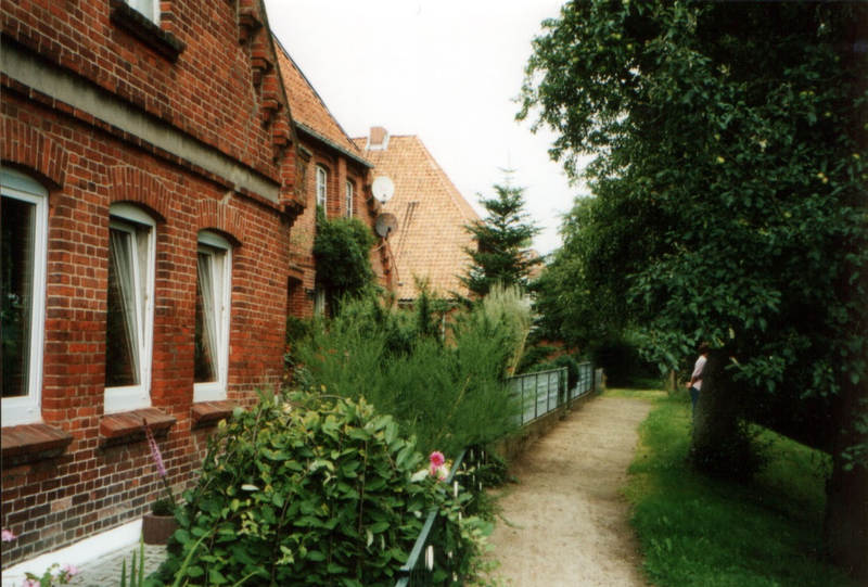 Datei:Niendorf-bNE-Deichpromenade-1999.png