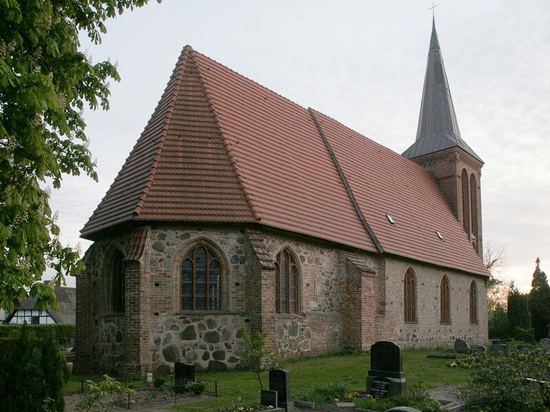 Datei:Rövershagen Kirche a1 von Nordost.jpg