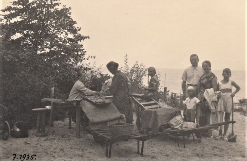Datei:1935 Fischerfrauen Molle.jpg