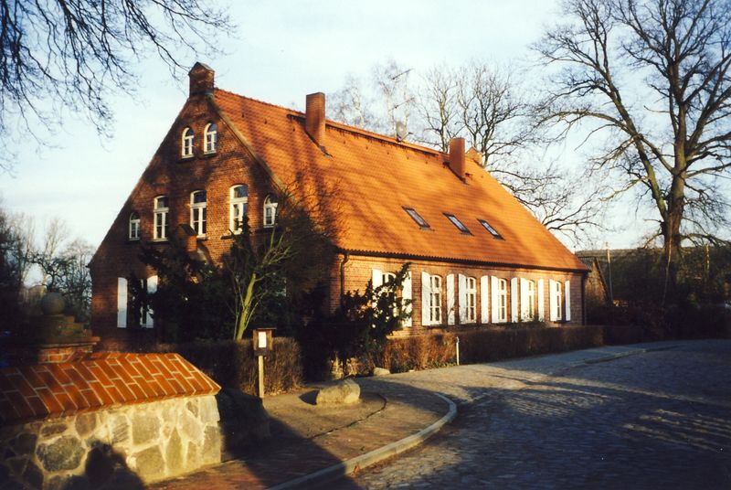 Datei:Pfarrhaus 1996.jpg
