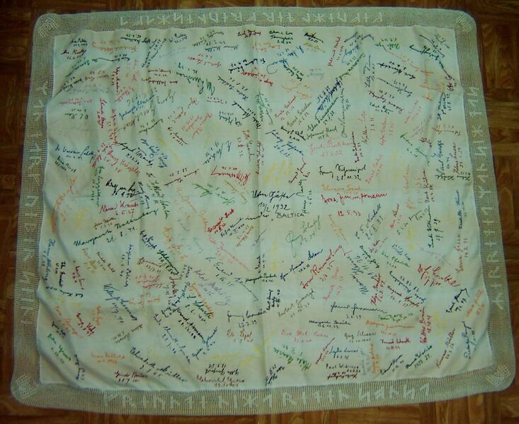 Datei:Zempin Tischdecke Scheele Gäste Unterschriften.jpg